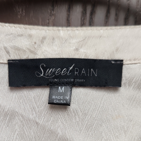 Sweet Rain Cream Floral Blouse with Tie Waist - Picture 2 of 4